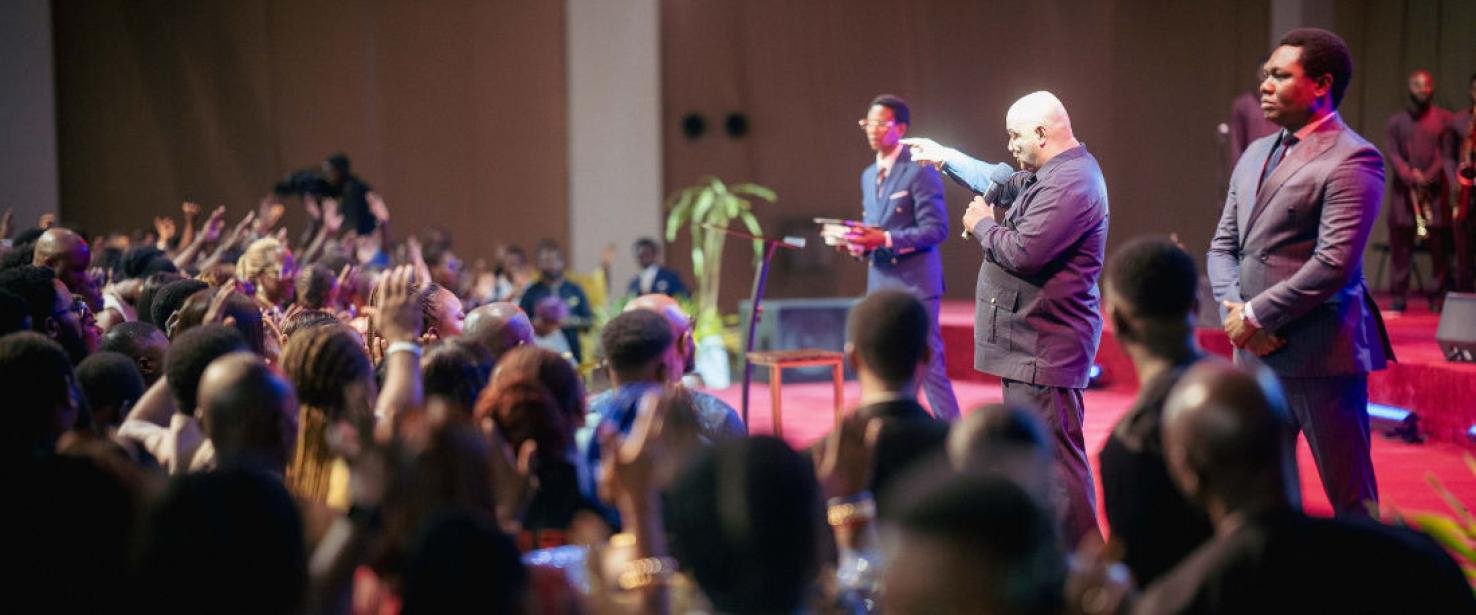 Dr Glenn teaching a crowd